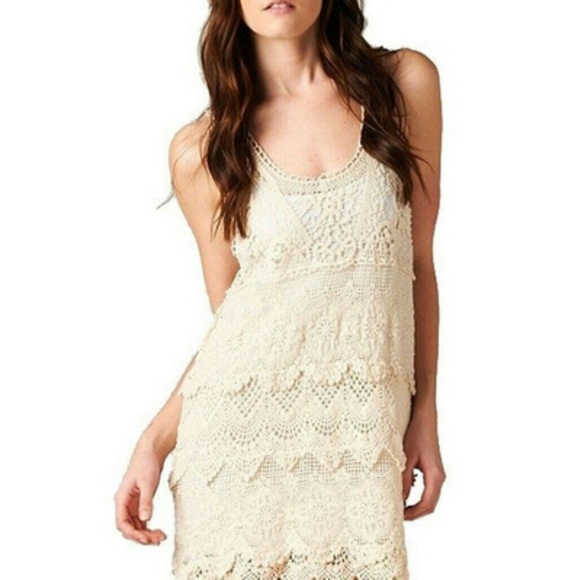 Textured Layered Sleeveless Scallop Crochet Lace D - Picture 3 of 4